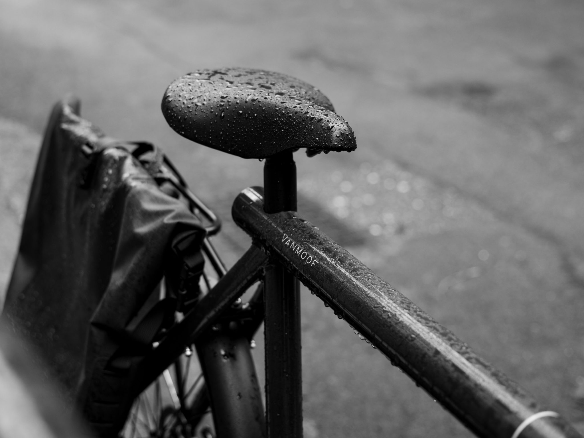 自転車 雨 膝 が 濡れる